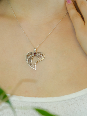 Kök Yakut Taşlı Kalp Model Gümüş Kolye